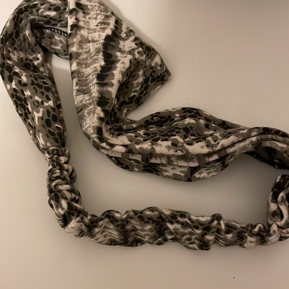 Headband and flower - Picture 5 of 5